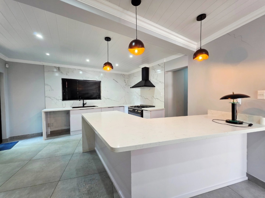 5 Bedroom Property for Sale in Langenhovenpark Free State